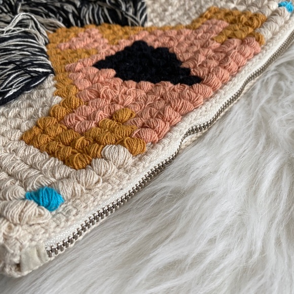 sale | woven pouch - Picture 6 of 6